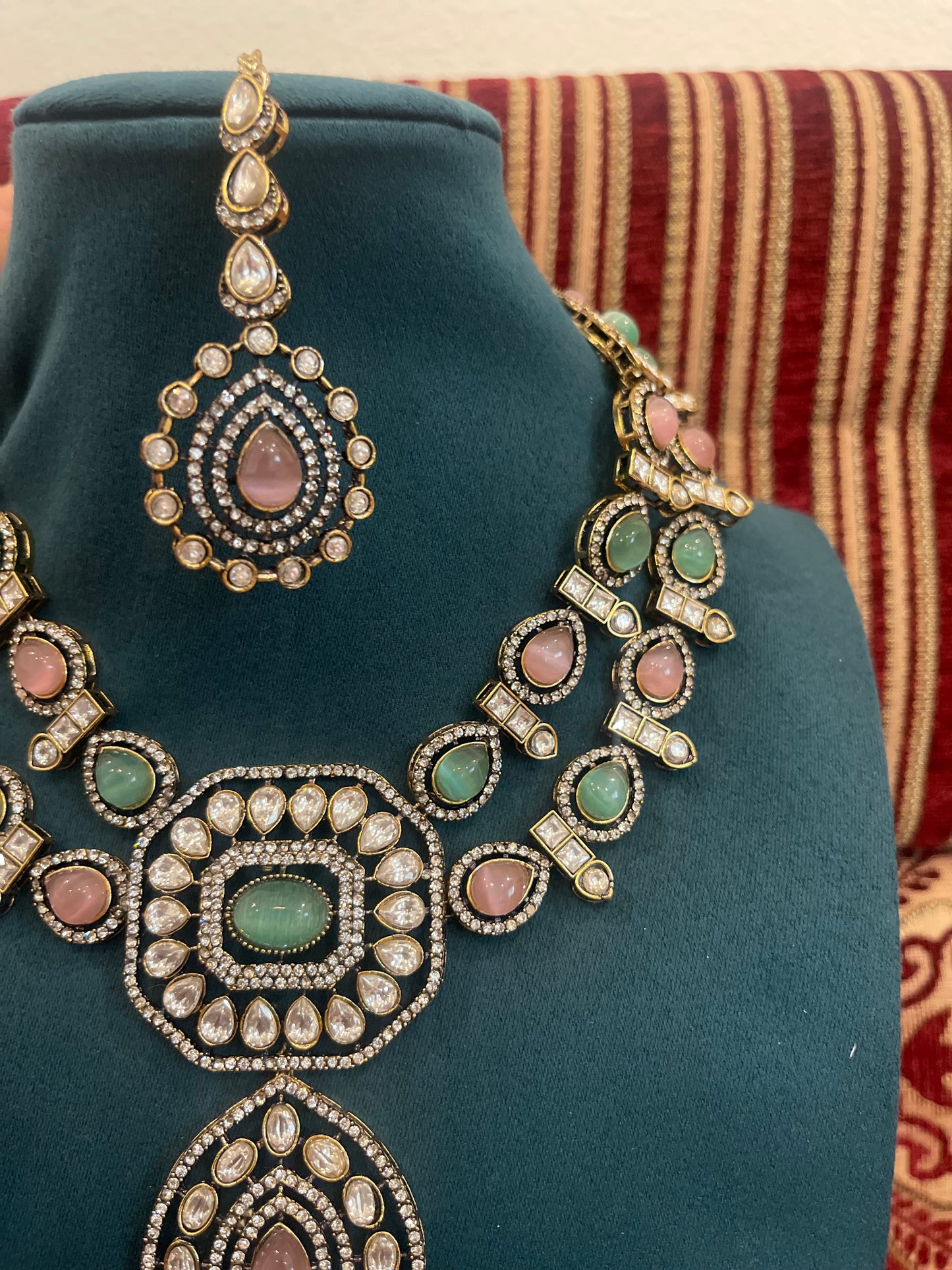 Noor-E-Sahar Necklace Set