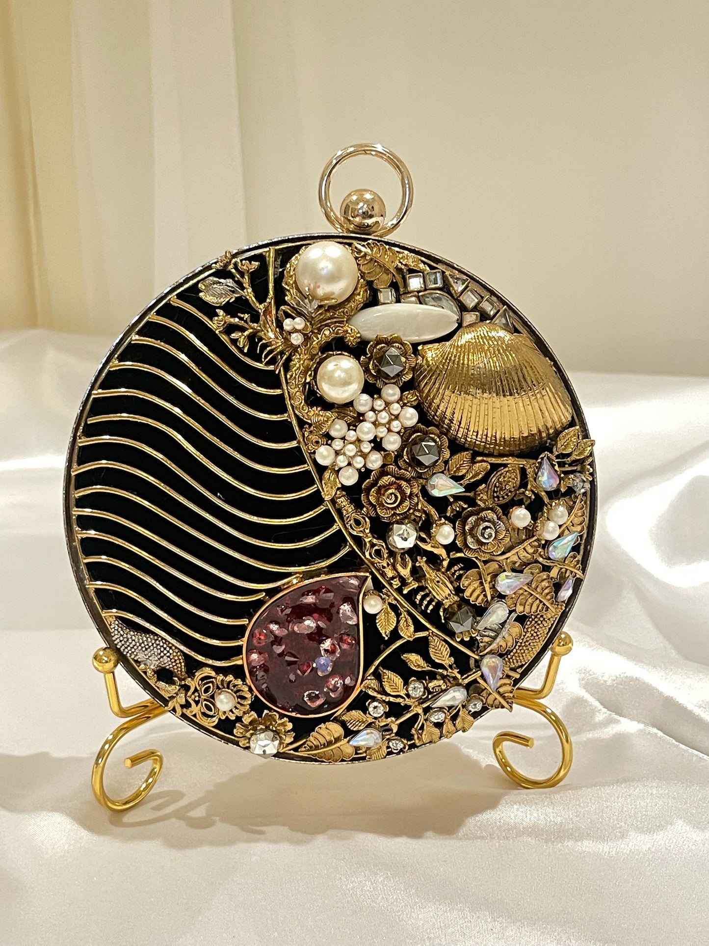 Ethereal Majesty Dual-Sided Clutch